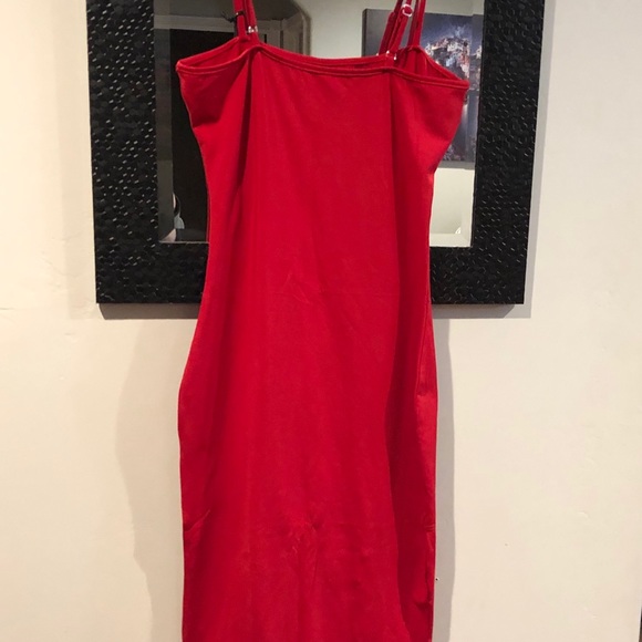 ⭐️⭐️ONLY 1 LEFT!⭐️⭐️ Sexy red body con dress - Picture 4 of 5